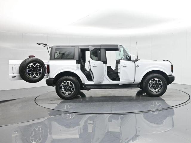 Photo of 2025 Oxford White Ford Bronco