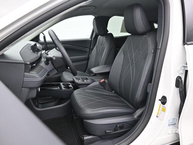 Photo of 2025 White Ford Mustang Mach-E