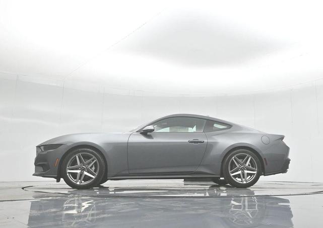 Photo of 2025 Gray Metallic Ford Mustang