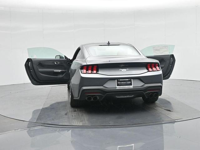 Photo of 2025 Gray Metallic Ford Mustang