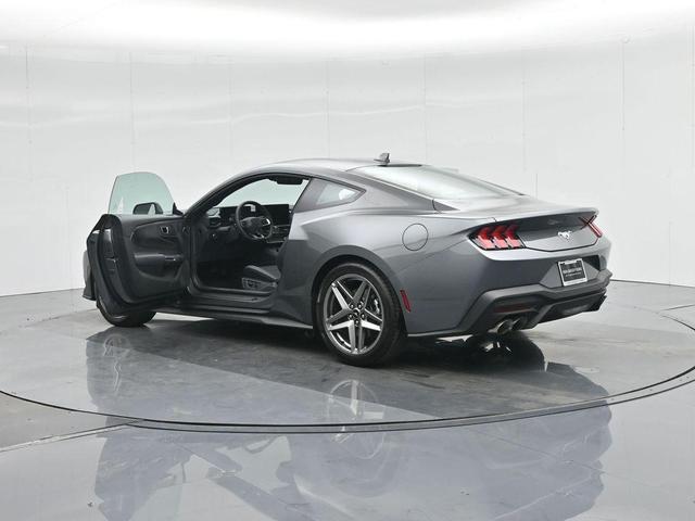 Photo of 2025 Gray Metallic Ford Mustang