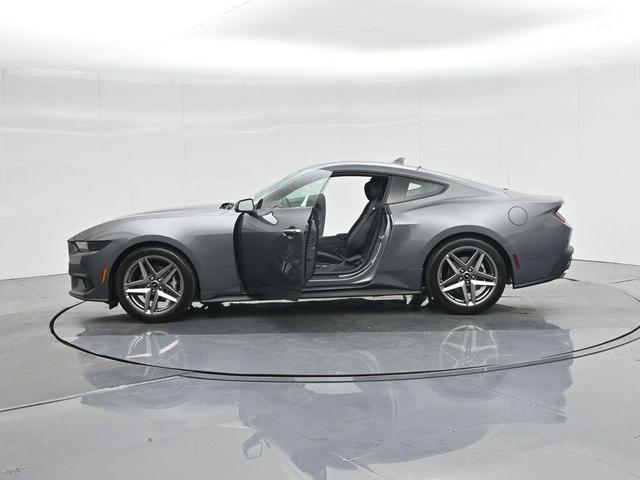 Photo of 2025 Gray Metallic Ford Mustang