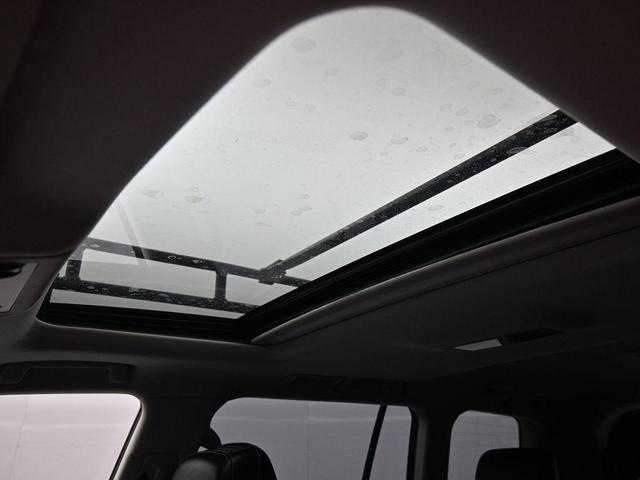 Photo of 2018 Midnight Black Metallic Toyota Land Cruiser