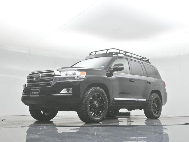Photo of 2018 Midnight Black Metallic Toyota Land Cruiser
