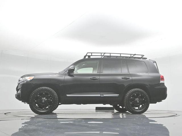 Photo of 2018 Midnight Black Metallic Toyota Land Cruiser
