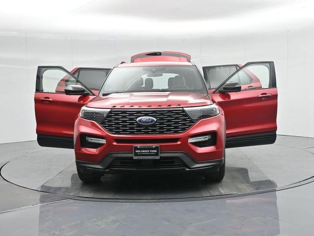 Photo of 2022 Rapid Red Metallic Tinted Clearcoat Ford Explorer