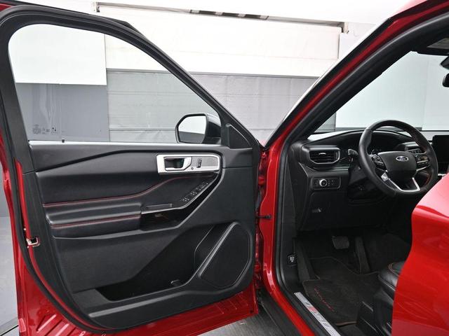 Photo of 2022 Rapid Red Metallic Tinted Clearcoat Ford Explorer