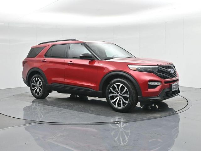 Photo of 2022 Rapid Red Metallic Tinted Clearcoat Ford Explorer