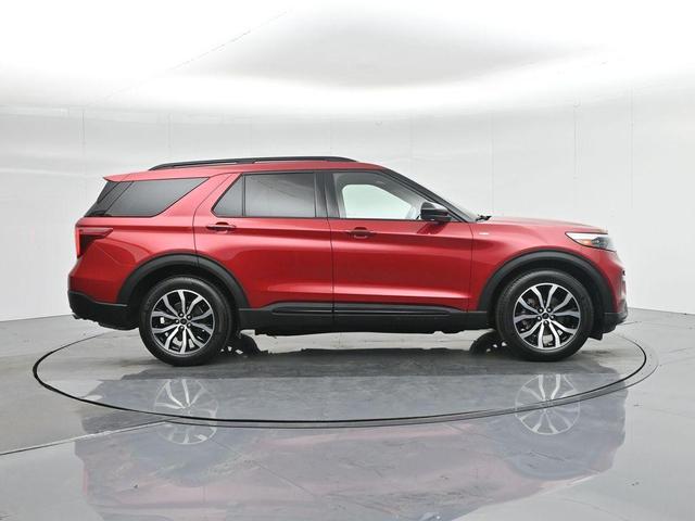 Photo of 2022 Rapid Red Metallic Tinted Clearcoat Ford Explorer