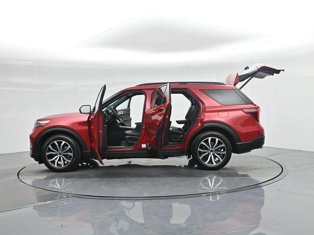 Photo of 2022 Rapid Red Metallic Tinted Clearcoat Ford Explorer