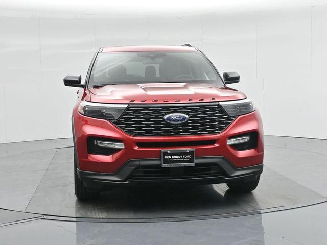 Photo of 2022 Rapid Red Metallic Tinted Clearcoat Ford Explorer