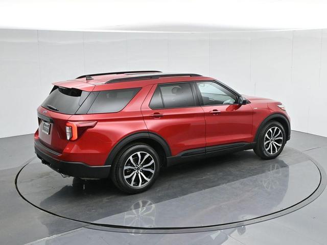 Photo of 2022 Rapid Red Metallic Tinted Clearcoat Ford Explorer
