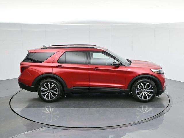 Photo of 2022 Rapid Red Metallic Tinted Clearcoat Ford Explorer