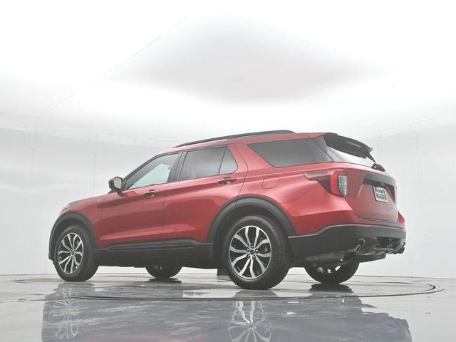Photo of 2022 Rapid Red Metallic Tinted Clearcoat Ford Explorer