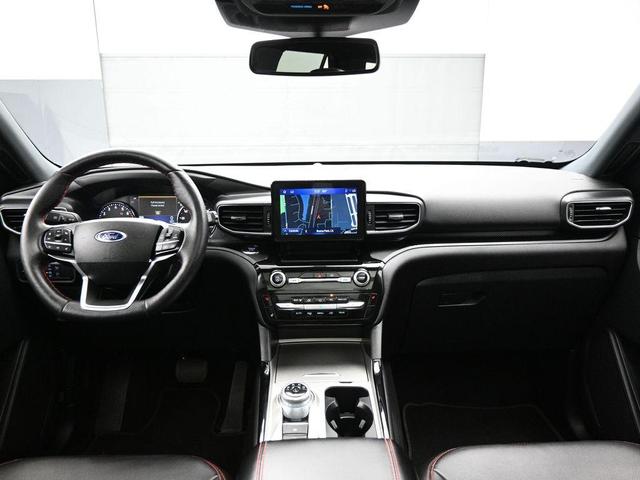 Photo of 2022 Rapid Red Metallic Tinted Clearcoat Ford Explorer