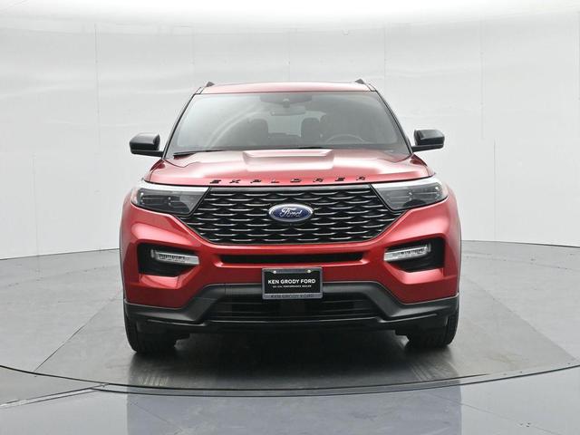 Photo of 2022 Rapid Red Metallic Tinted Clearcoat Ford Explorer