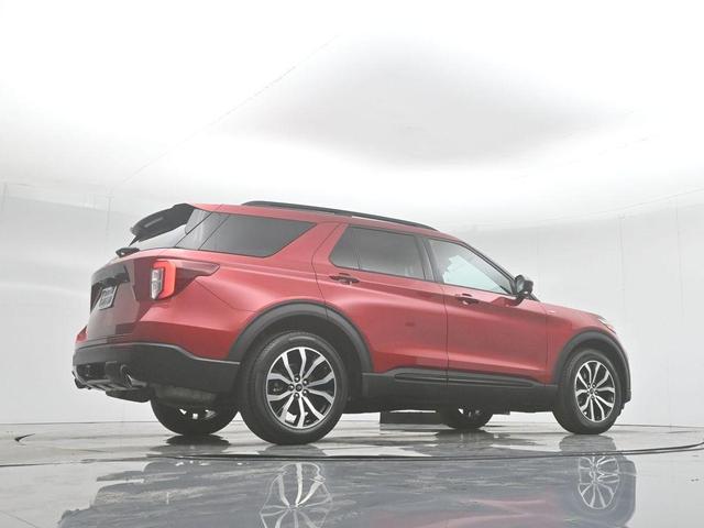 Photo of 2022 Rapid Red Metallic Tinted Clearcoat Ford Explorer