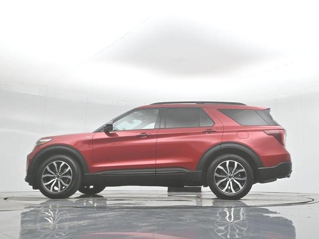 Photo of 2022 Rapid Red Metallic Tinted Clearcoat Ford Explorer