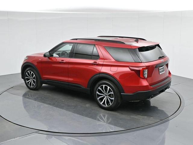 Photo of 2022 Rapid Red Metallic Tinted Clearcoat Ford Explorer