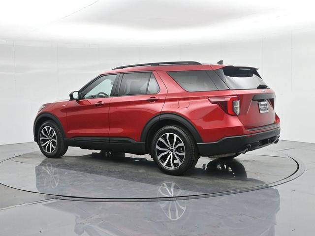 Photo of 2022 Rapid Red Metallic Tinted Clearcoat Ford Explorer