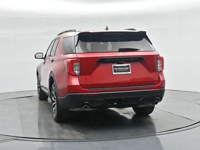 Photo of 2022 Rapid Red Metallic Tinted Clearcoat Ford Explorer