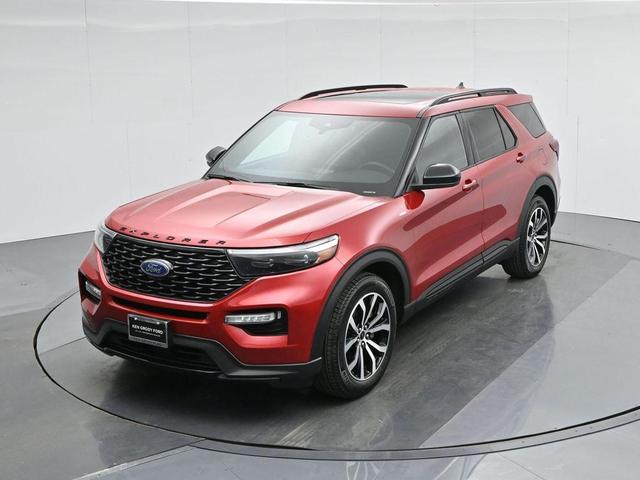 Photo of 2022 Rapid Red Metallic Tinted Clearcoat Ford Explorer