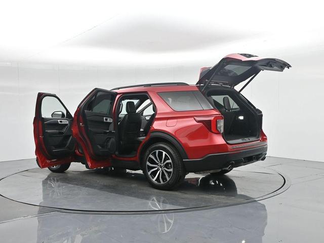Photo of 2022 Rapid Red Metallic Tinted Clearcoat Ford Explorer