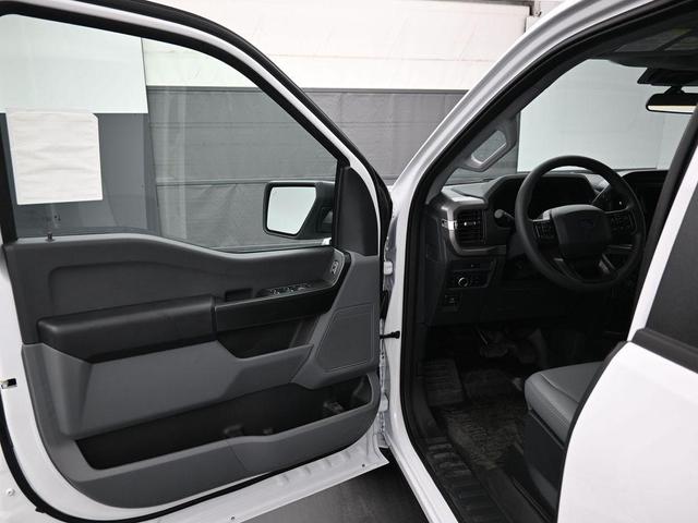 Photo of 2025 Oxford White Ford F-150