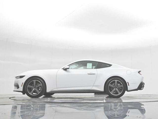 Photo of 2025 Oxford White Ford Mustang