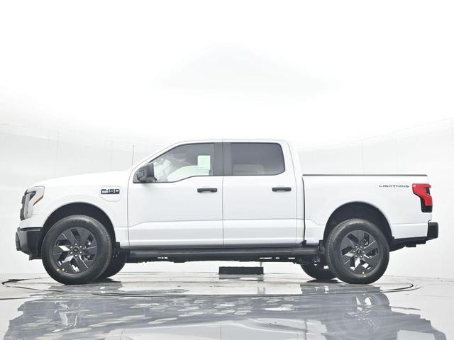 Photo of 2024 Oxford White Ford F-150 Lightning