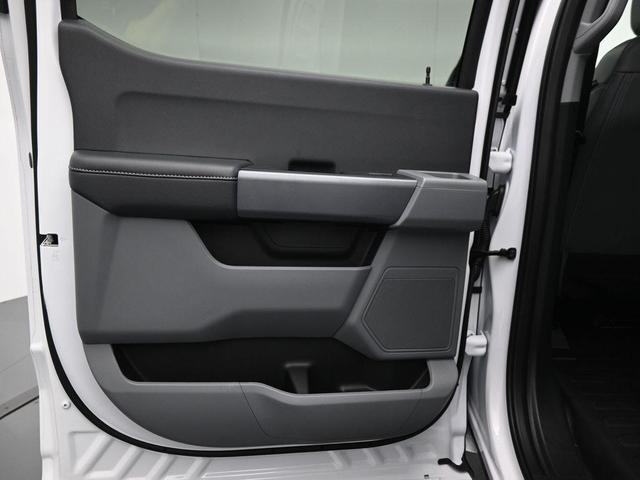 Photo of 2024 Oxford White Ford F-150 Lightning