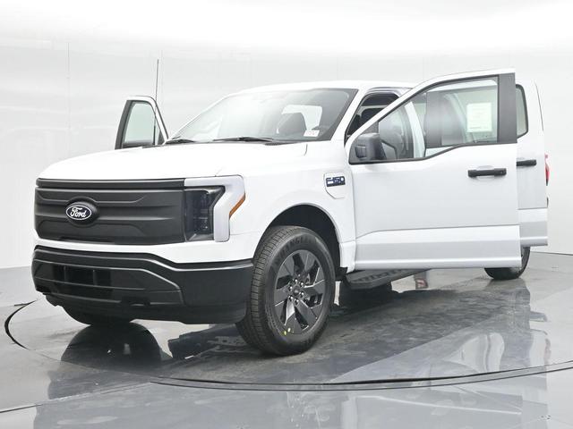 Photo of 2024 Oxford White Ford F-150 Lightning