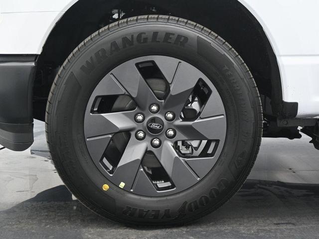 Photo of 2024 Oxford White Ford F-150 Lightning