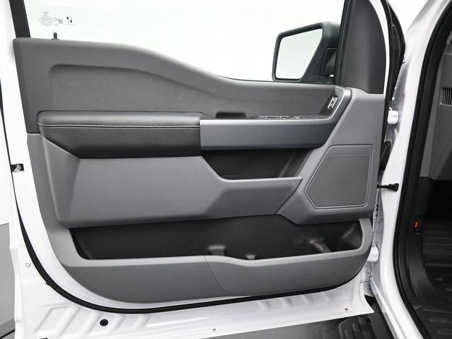 Photo of 2024 Oxford White Ford F-150 Lightning
