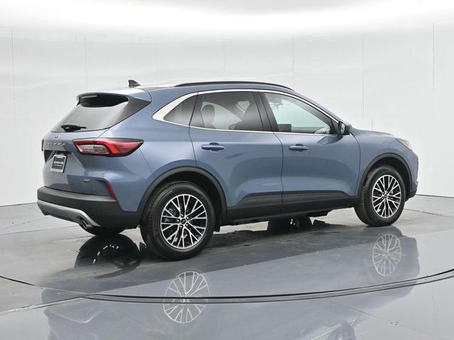 Photo of 2025 Vapor Blue Ford Escape