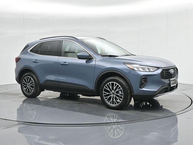 Photo of 2025 Vapor Blue Ford Escape