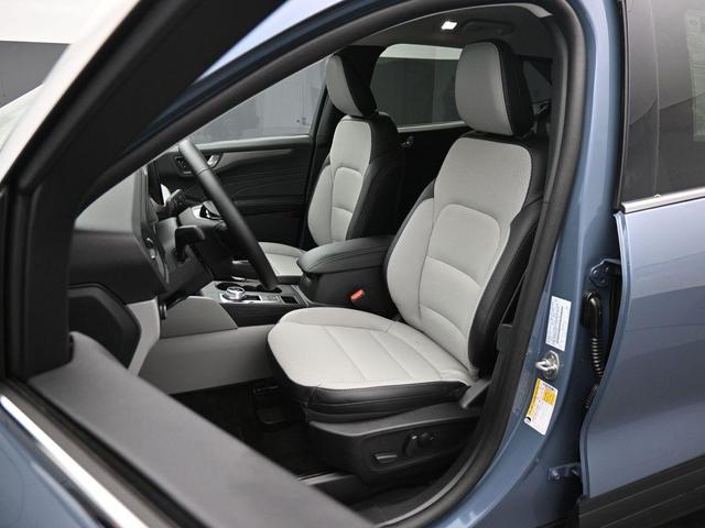 Photo of 2025 Vapor Blue Ford Escape