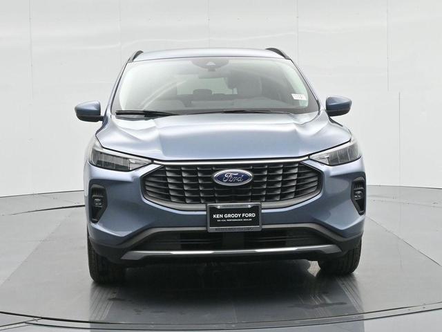 Photo of 2025 Vapor Blue Ford Escape