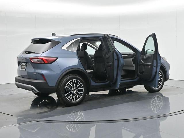 Photo of 2025 Vapor Blue Ford Escape
