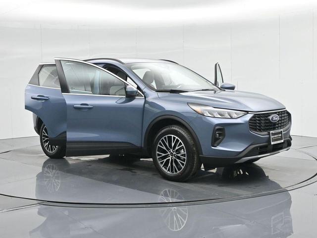 Photo of 2025 Vapor Blue Ford Escape