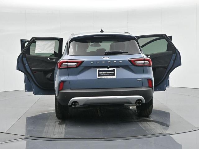 Photo of 2025 Vapor Blue Ford Escape