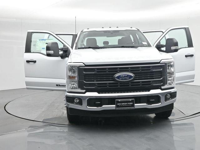 Photo of 2026 Oxford White Ford F-350