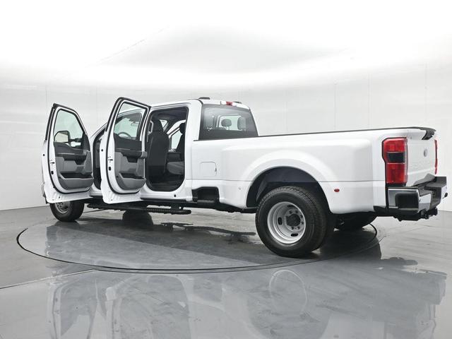 Photo of 2026 Oxford White Ford F-350