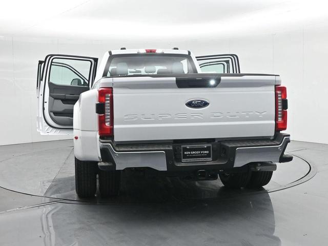 Photo of 2026 Oxford White Ford F-350