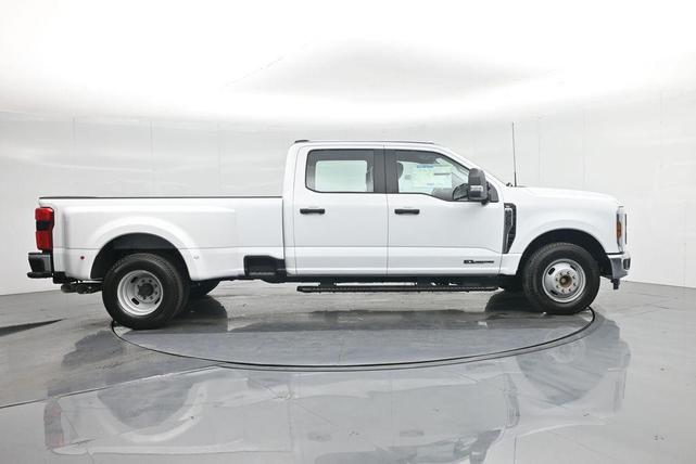 Photo of 2026 Oxford White Ford F-350
