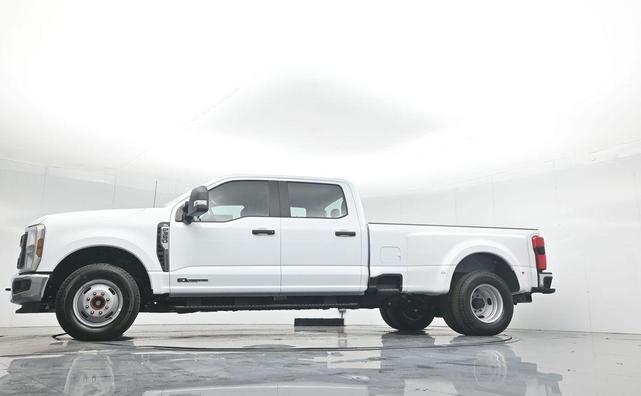 Photo of 2026 Oxford White Ford F-350