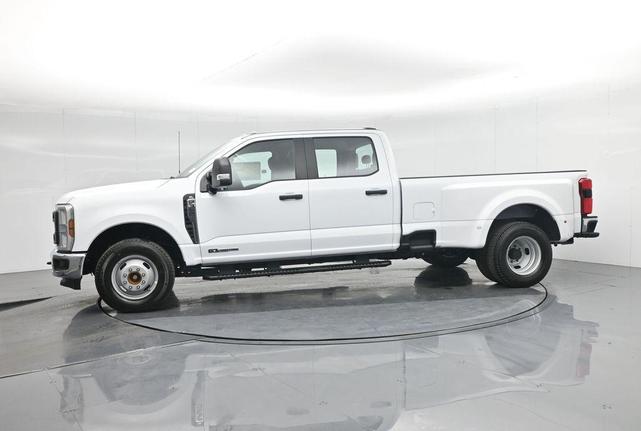 Photo of 2026 Oxford White Ford F-350