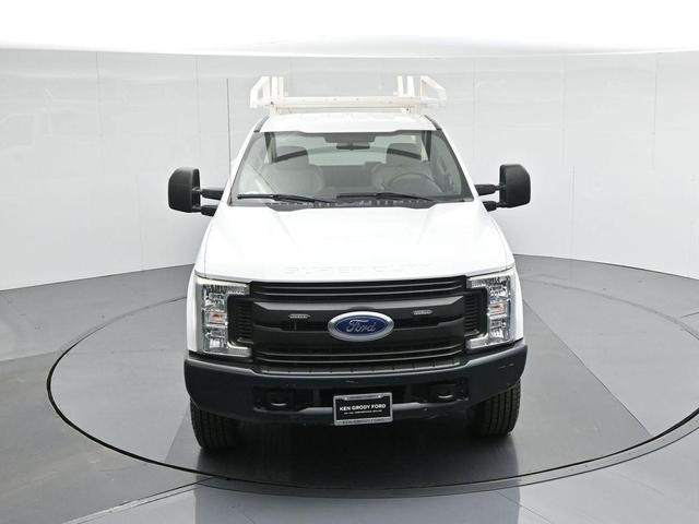 Photo of 2019 Oxford White Ford F-250