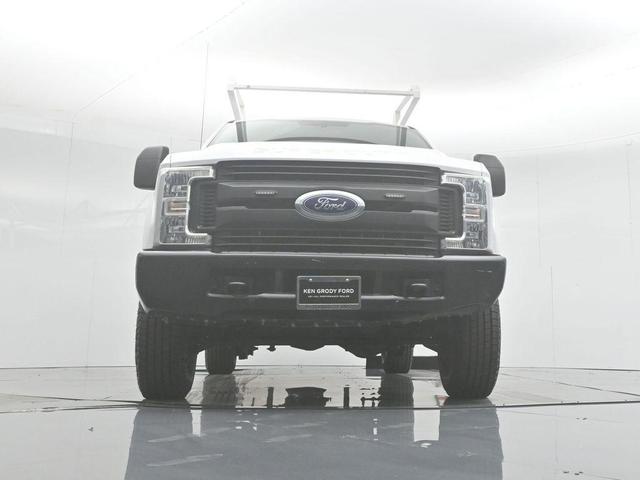 Photo of 2019 Oxford White Ford F-250