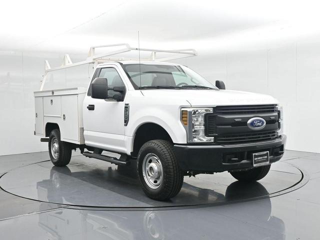Photo of 2019 Oxford White Ford F-250